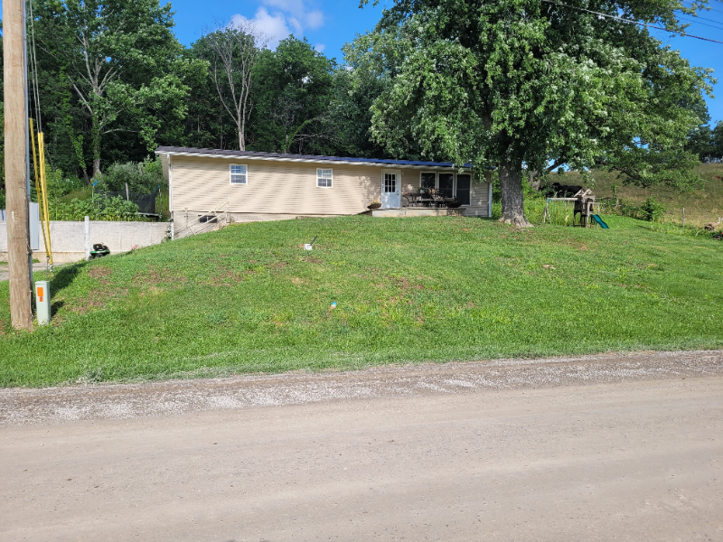 10664 New London Gravel Rd - Photo 3 of 16