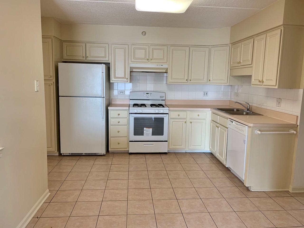 1210 E Washington St #302