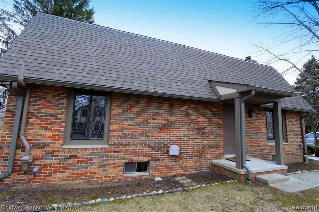 1970 Pondview Ct - Photo 3 of 32