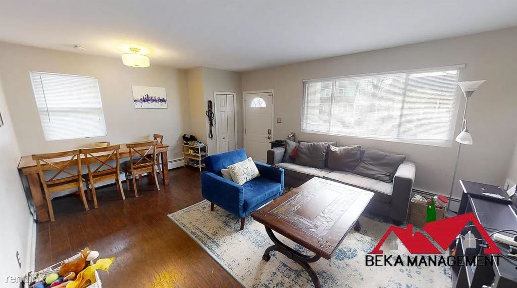 1734 Abbott Ave Uppr - Photo 2 of 13