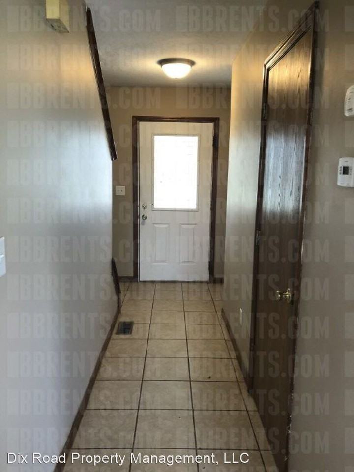 422 Douglas Ave - Photo 3 of 17