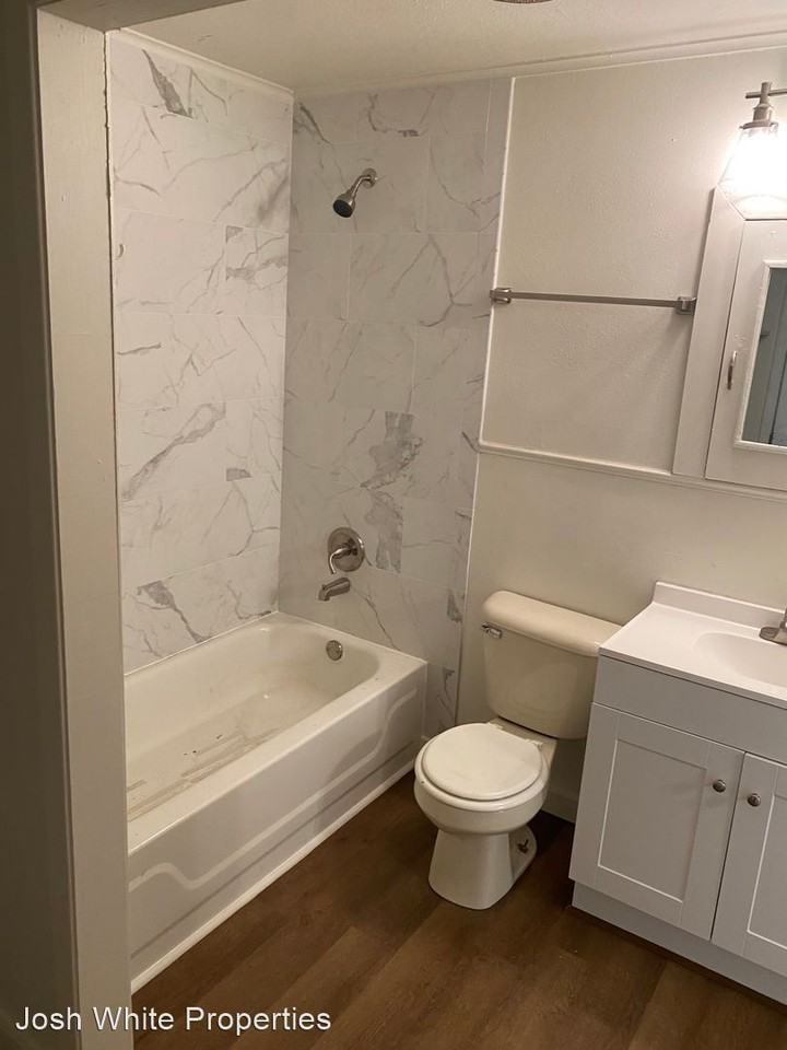 516 W Locust St - Photo 2 of 9