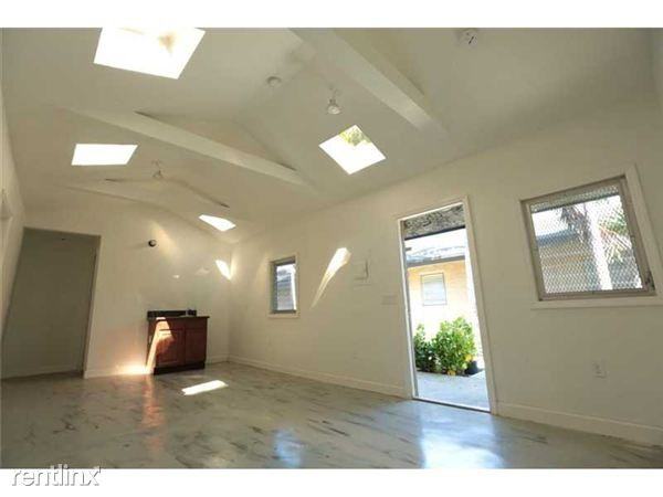 118 NW 24th St - Photo 3 of 7