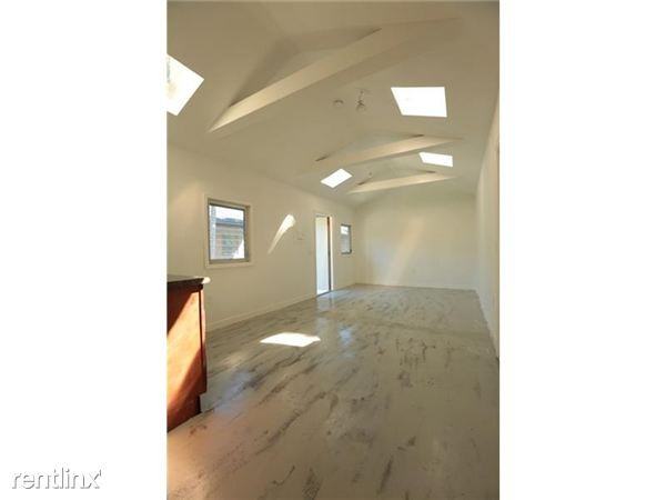 118 NW 24th St - Photo 2 of 7