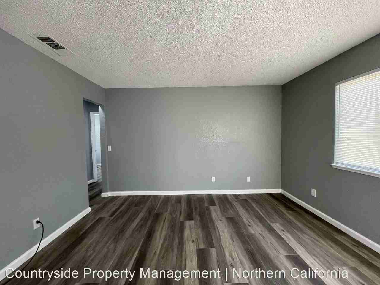 2563, 2565, 2567, 2569 Glen Avenue - Photo 2 of 9