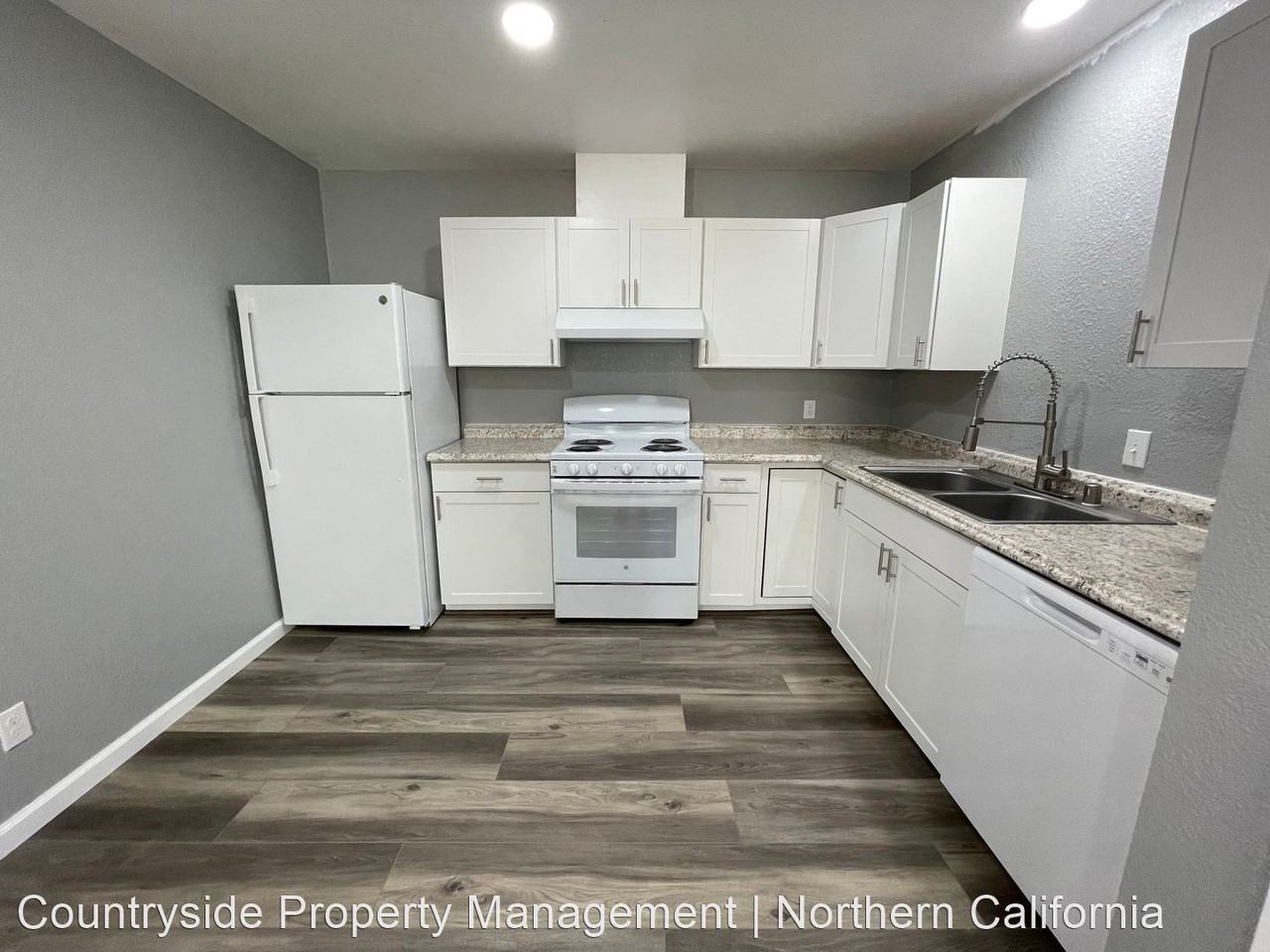 2563, 2565, 2567, 2569 Glen Avenue - Photo 3 of 9