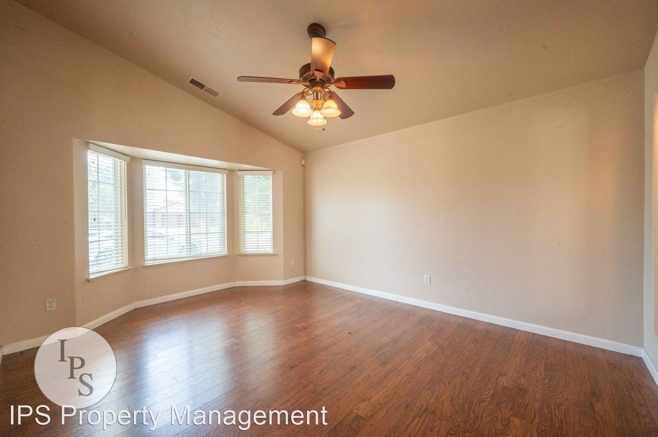 15648 Wooten Ct - Photo 3 of 30