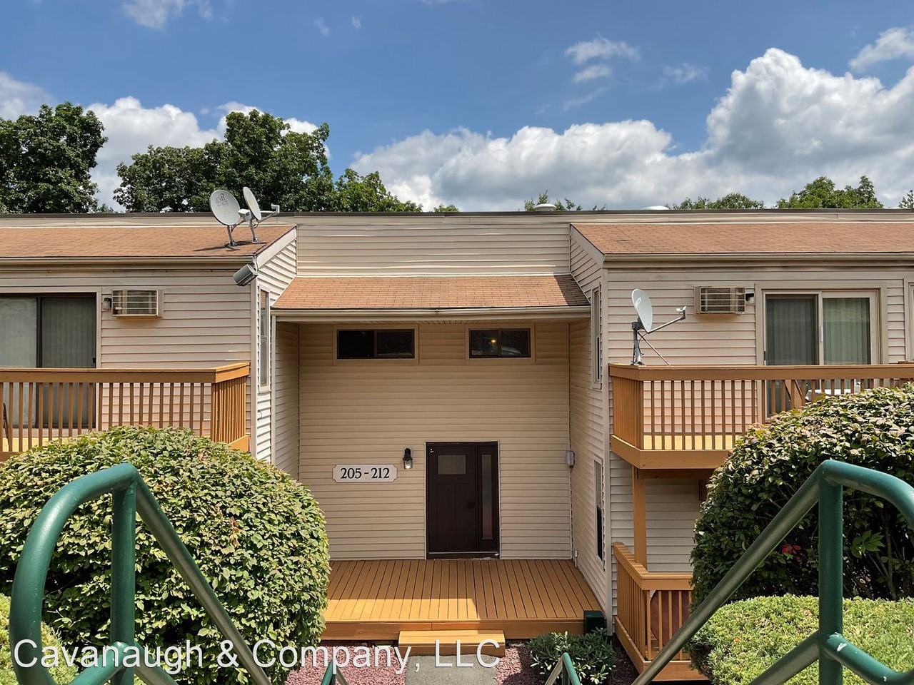 212 Woodland Dr, Cromwell, CT 06416 1 Bedroom House for 1,275/month