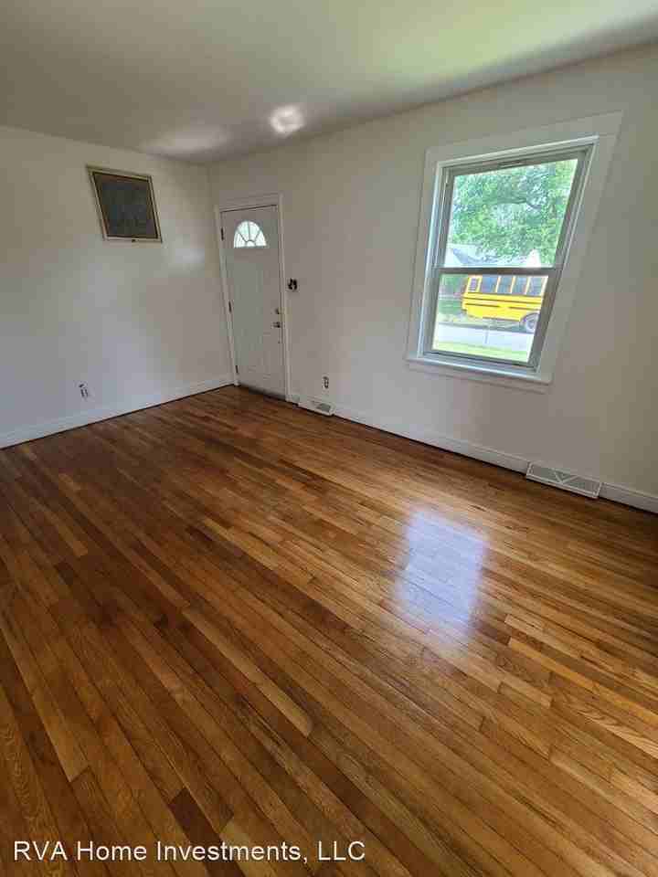 3105 Chesham St - Photo 3 of 9