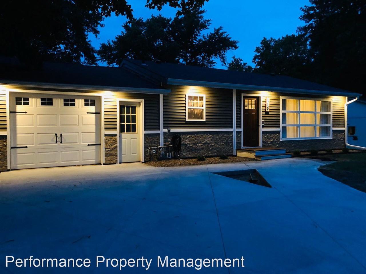 1069 Clay St - Photo 2 of 10