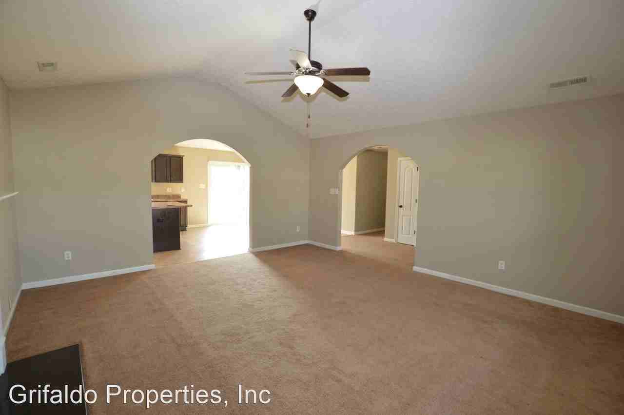 702 Radiant Dr - Photo 3 of 20