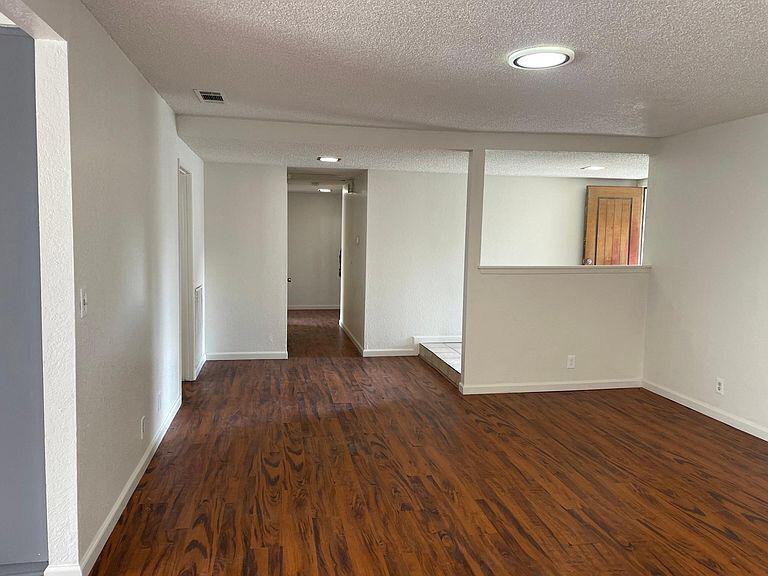 13692 Oakmont Dr - Photo 2 of 19