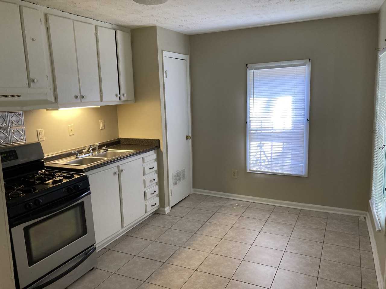 1340 Rhodes St - Photo 2 of 8