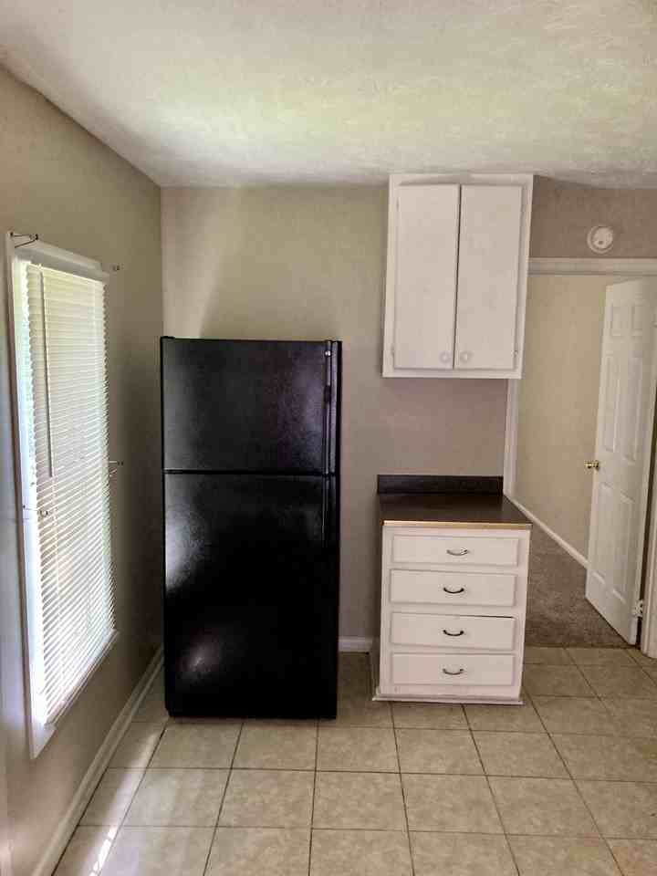 1340 Rhodes St - Photo 3 of 8