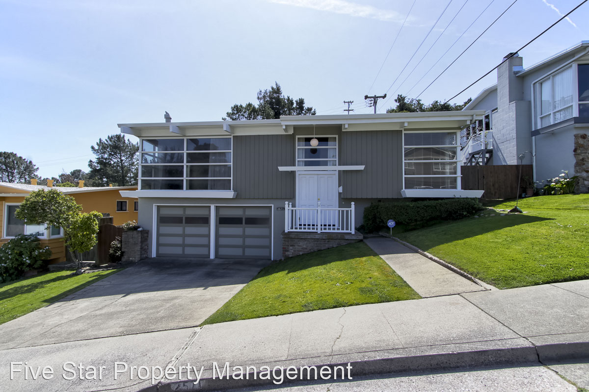 2571 Princeton Dr - Photo 3 of 28