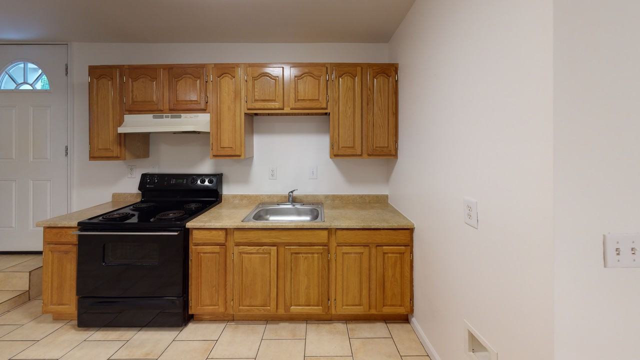 608 3rd St Ne - Photo 2 of 5