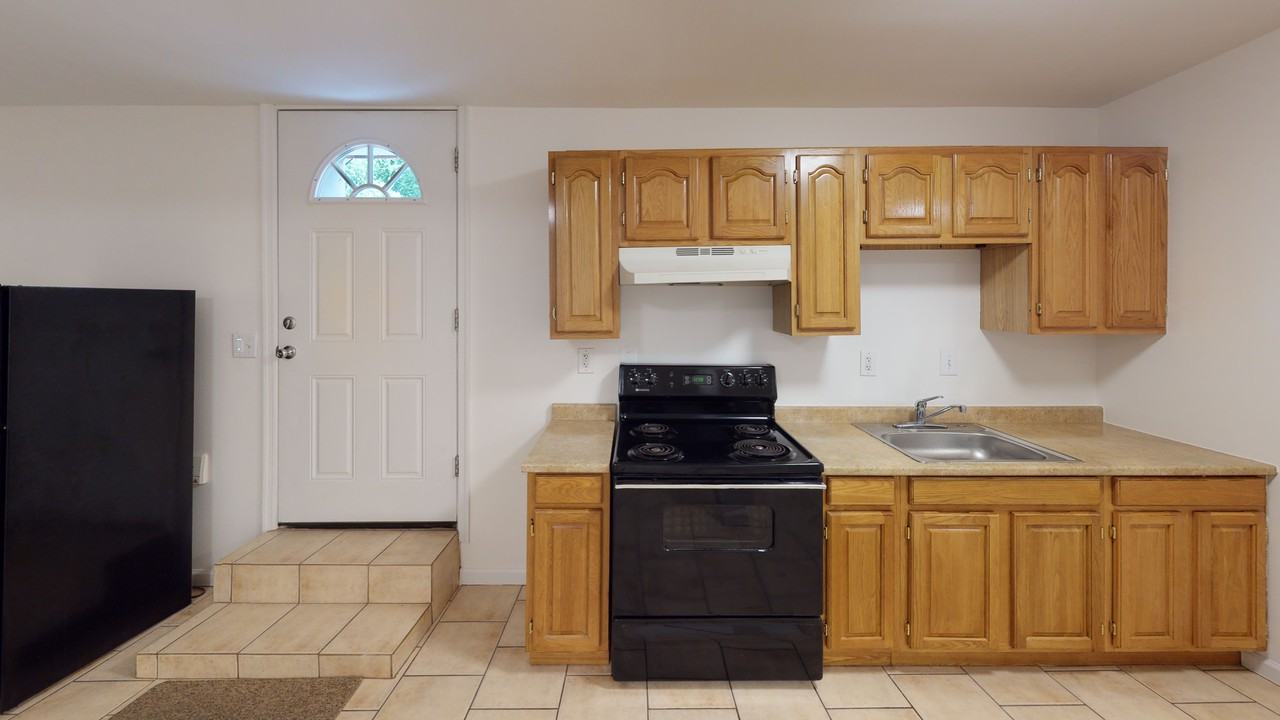 608 3rd St Ne - Photo 3 of 5