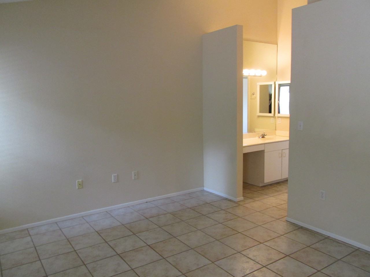 4218 Saint Charles Dr - Photo 6 of 16