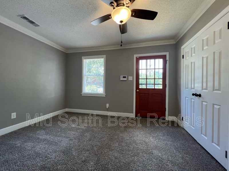 2261 Alameda Cv - Photo 2 of 8