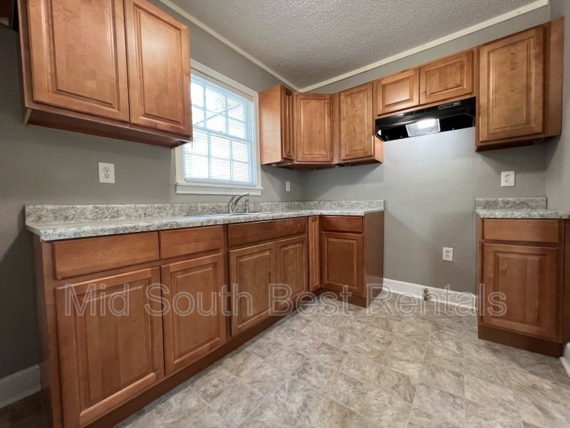 2261 Alameda Cv - Photo 3 of 8