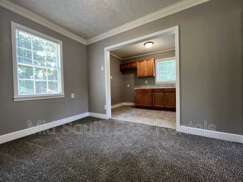 2261 Alameda Cv - Photo 4 of 8