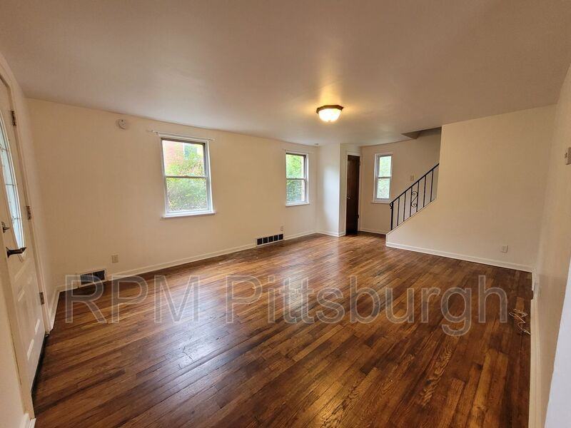 892 Stevendale Dr - Photo 2 of 14