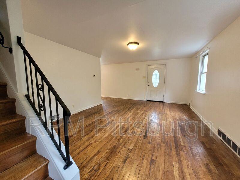 892 Stevendale Dr - Photo 3 of 14