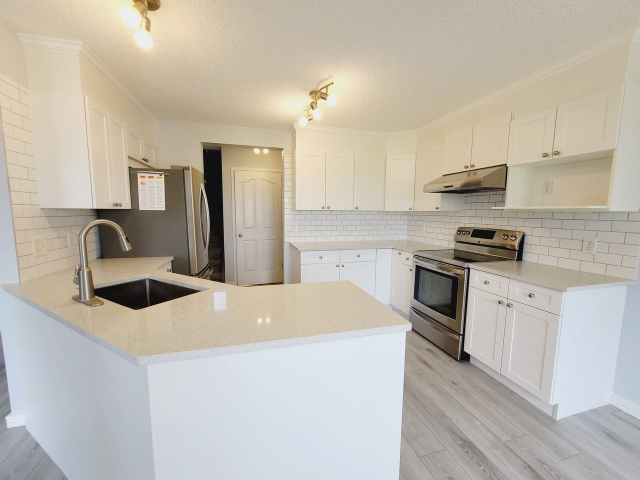 3550 Mclean Cres Sw - Photo 2 of 40