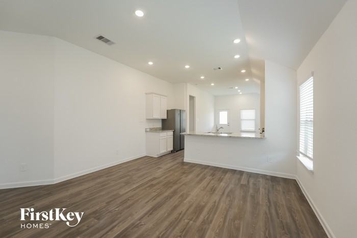 32330 Melbrooke Dr - Photo 2 of 15