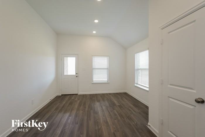 32330 Melbrooke Dr - Photo 3 of 15