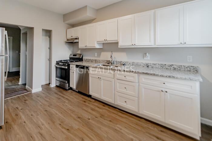 4004 Oakwood Ave - Photo 3 of 23