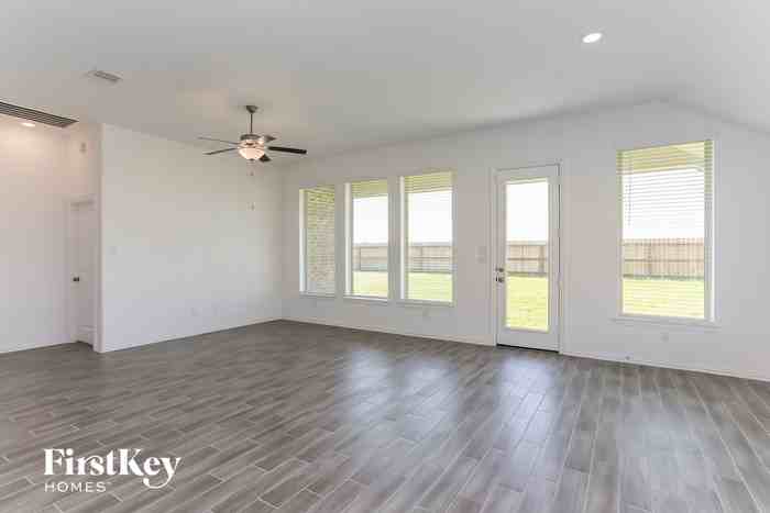 15018 Lake Shore Ave - Photo 3 of 15