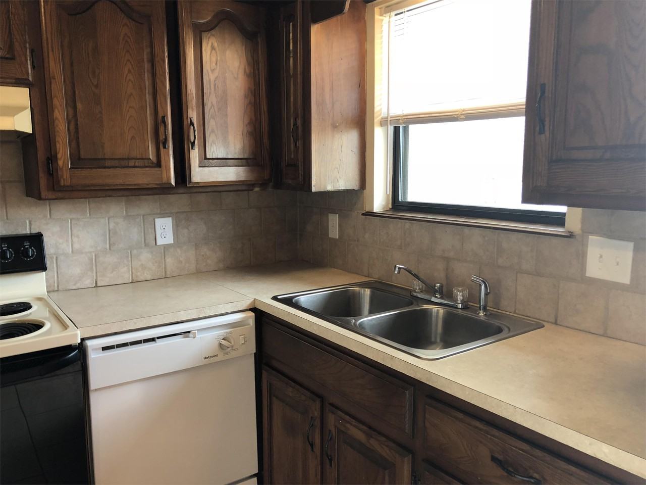 2128 Melrose Ct #1 - Photo 3 of 21