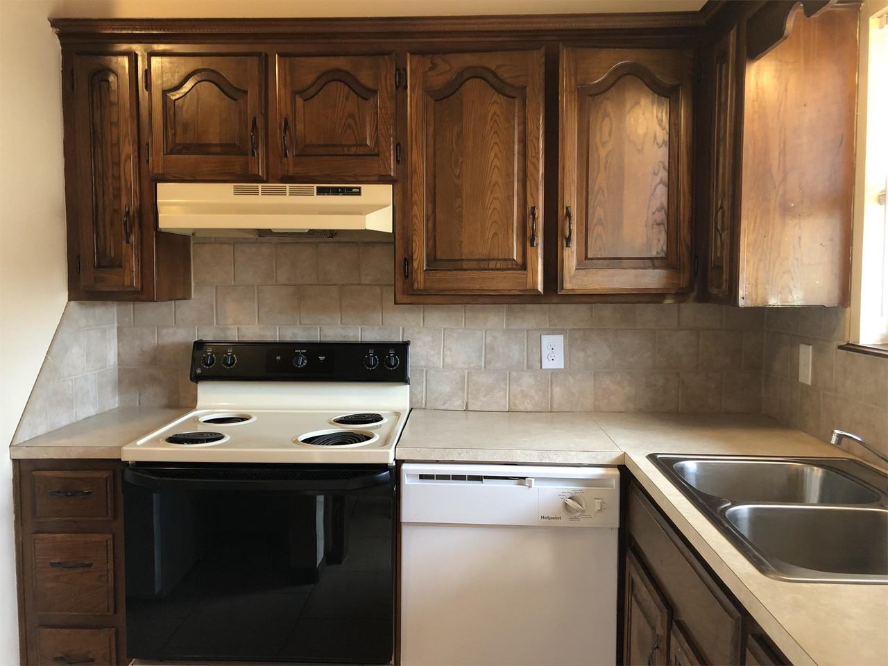 2128 Melrose Ct #1 - Photo 4 of 21