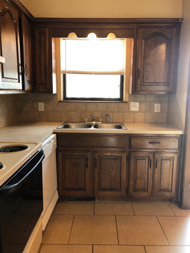 2128 Melrose Ct #1 - Photo 5 of 21