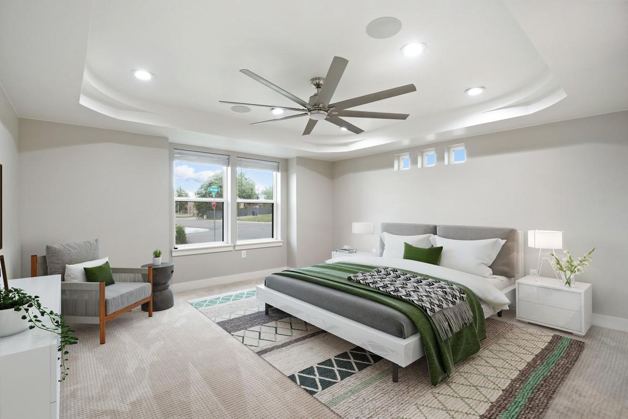 Dazzling Barnum home on corner lot with fenced yard - Photo 5 of 23
