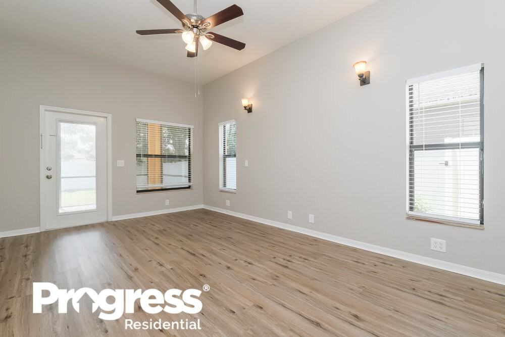 8032 Baytree Dr - Photo 3 of 12