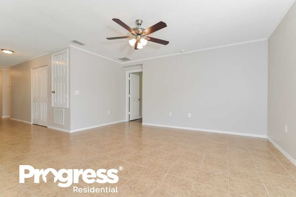 1635 Strathmore Cir - Photo 3 of 16