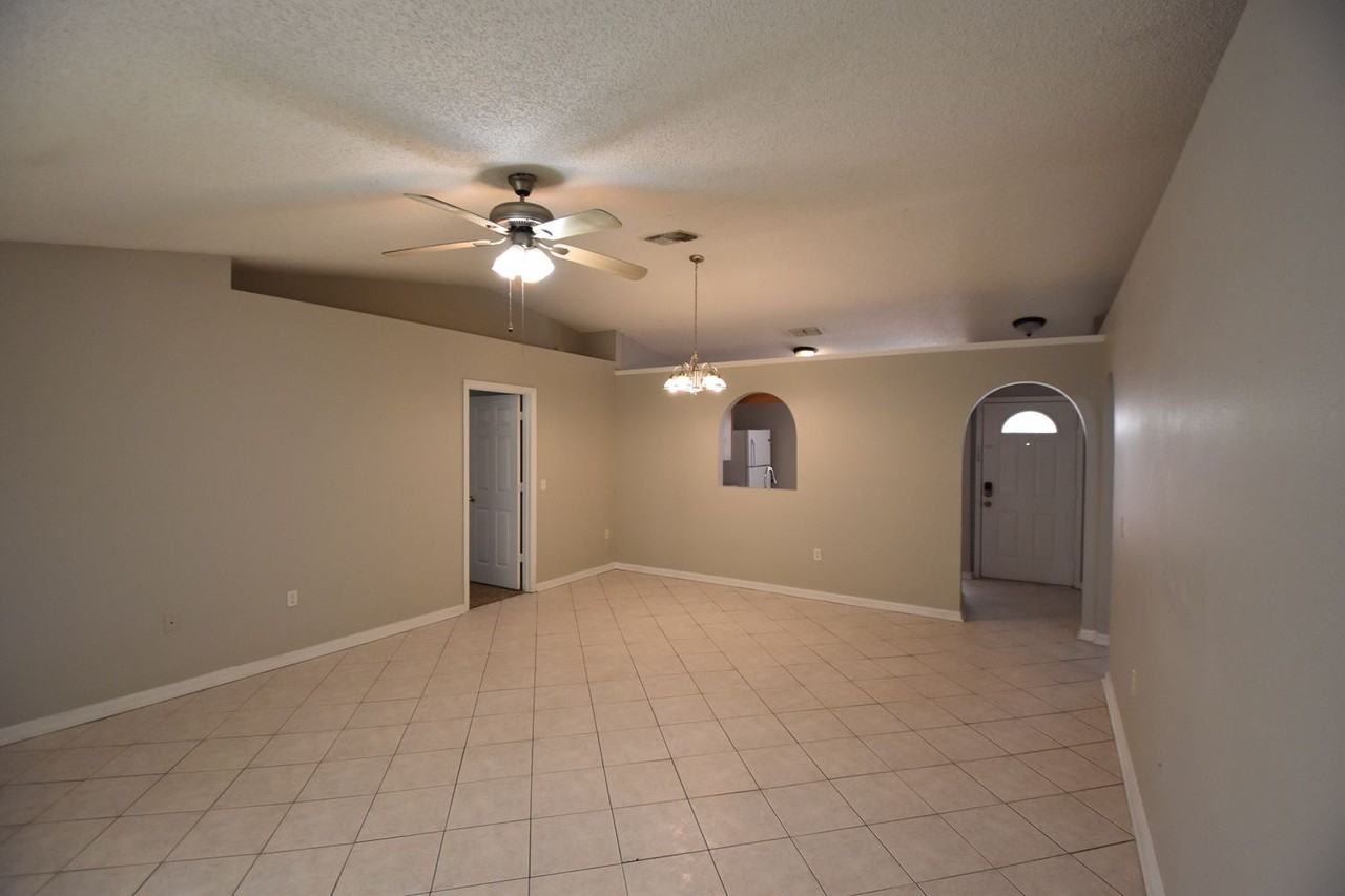 12630 Bent Bay Trl - Photo 2 of 10