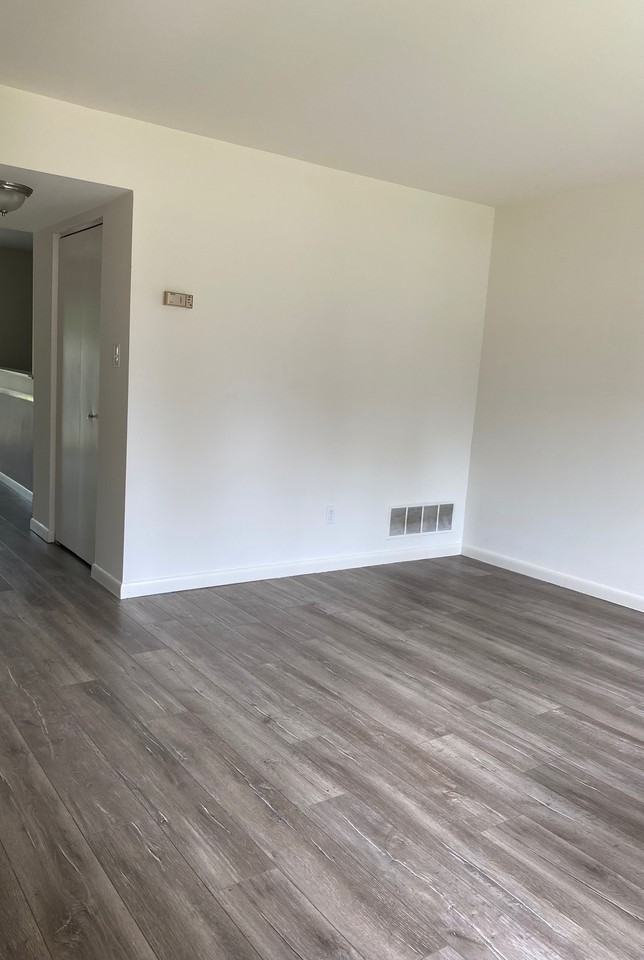 13 Thatch Ct - Photo 2 of 10