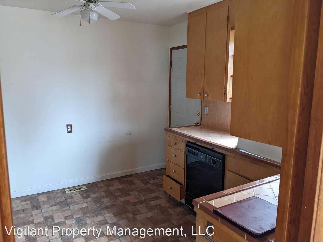 6115 NE Clackamas St - Photo 2 of 8