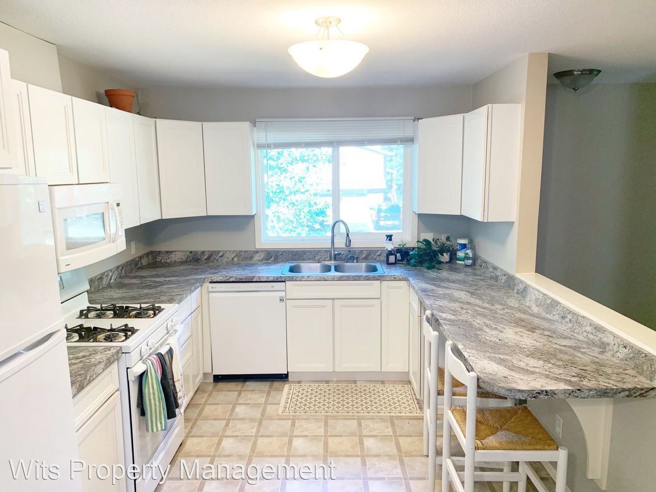 7295 Stewart Dr - Photo 3 of 16