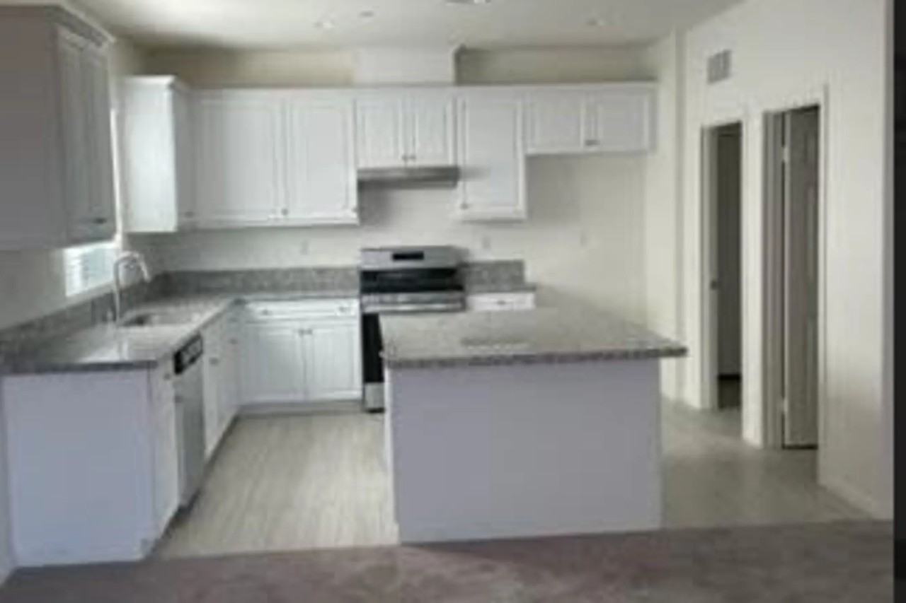 13758 Carver Ct - Photo 2 of 5