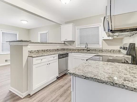 245 Bromack Dr Se - Photo 3 of 14