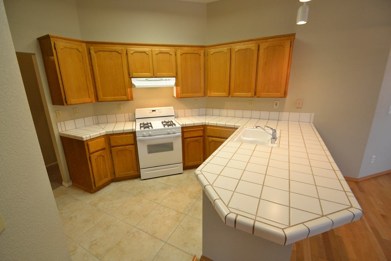 1015 Linda Vista Way - Photo 2 of 12