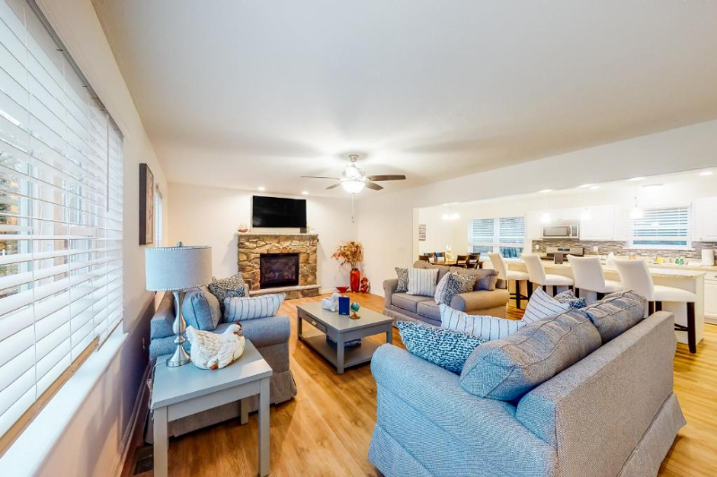 1170 Thunder Dr - Photo 2 of 27