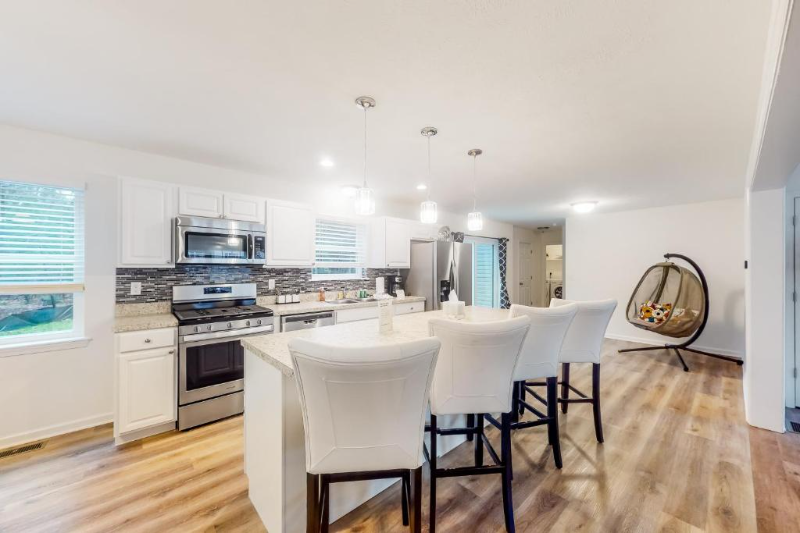 1170 Thunder Dr - Photo 3 of 27