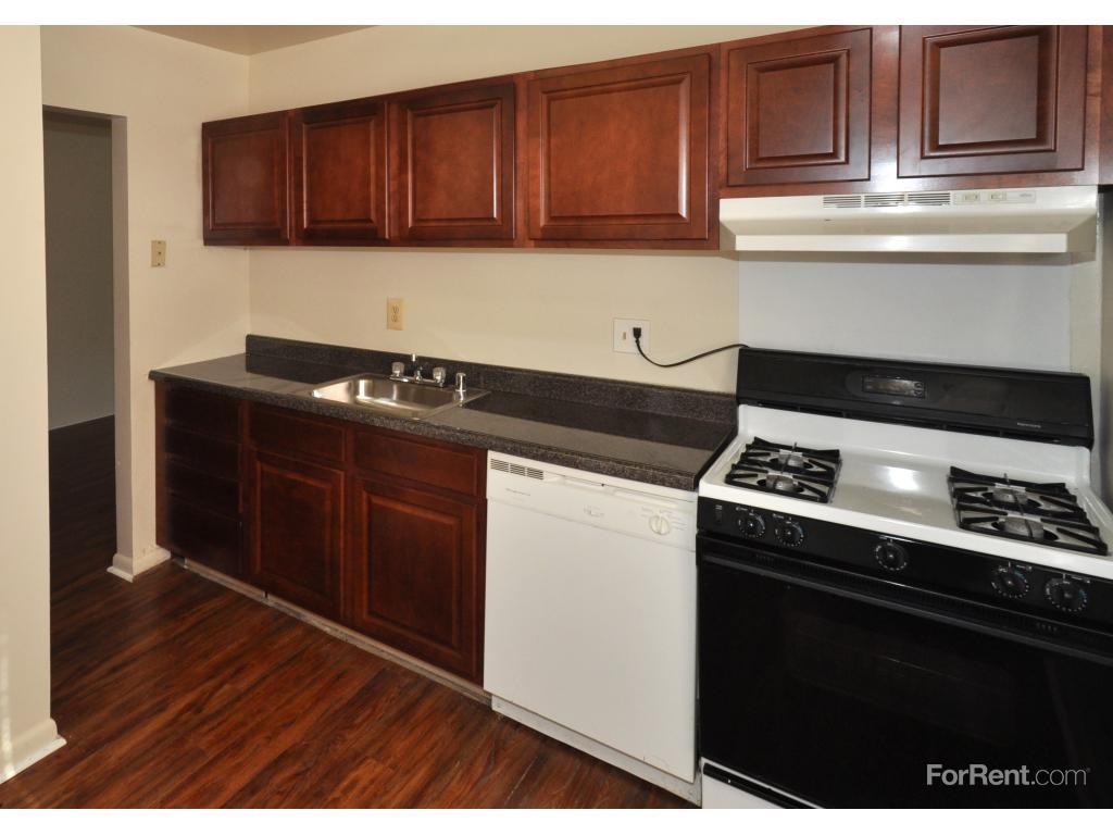 Carroll Park Apartments - Photo 3 of 6