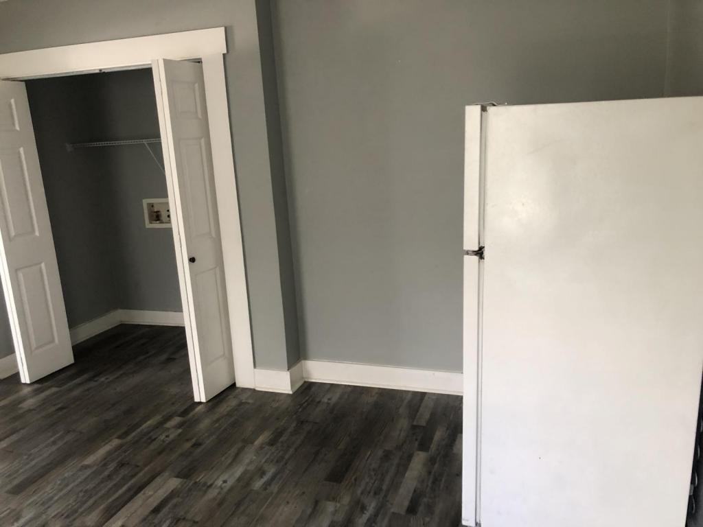 1041 15th St - Photo 7 of 9