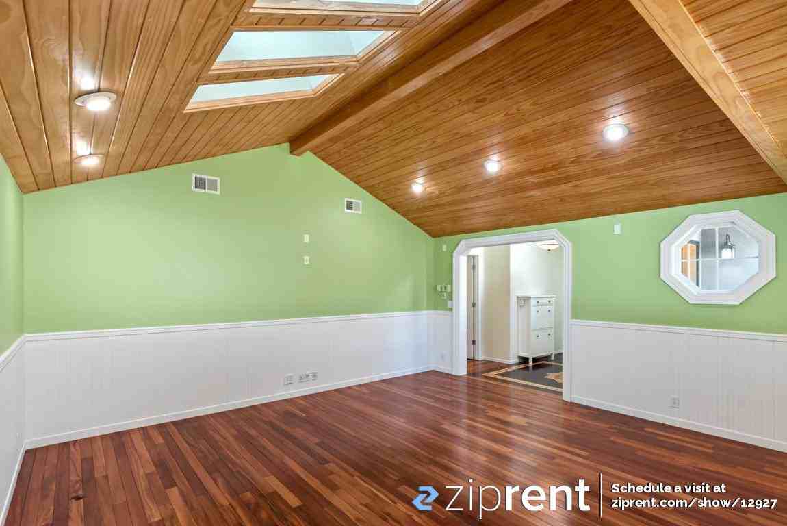 5674 Waltrip Ln - Photo 3 of 10